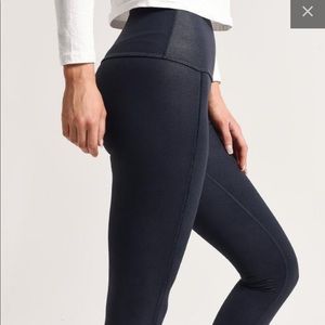 beyond yoga super cute black leggings